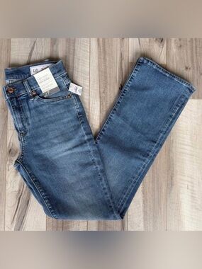NWT Gap Mid Rise Baby Boot Jeans Medium Wash Size 27 / 4 Regular